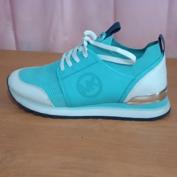 Shoe - Picture 2 of 2